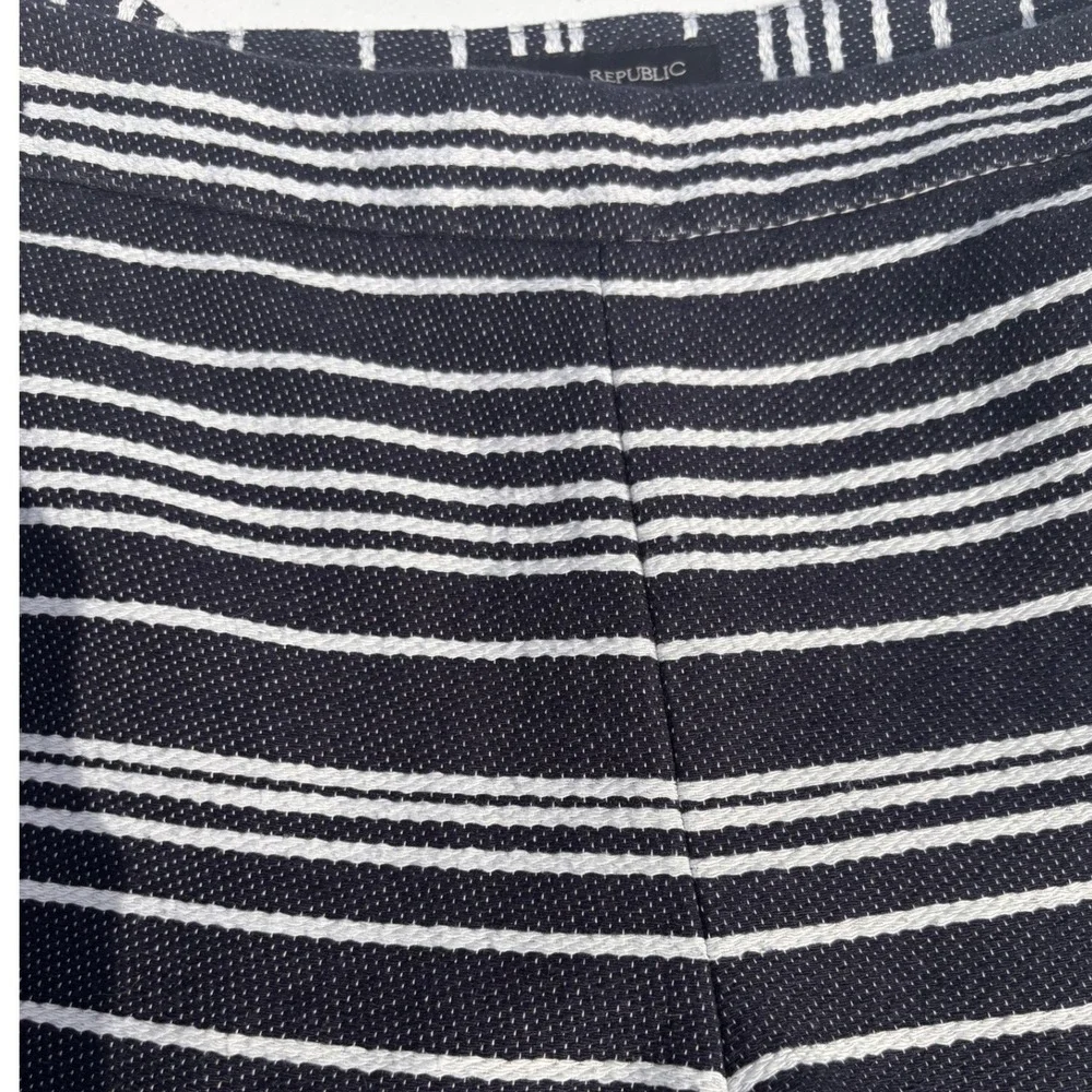 Banana Republic embrace classic