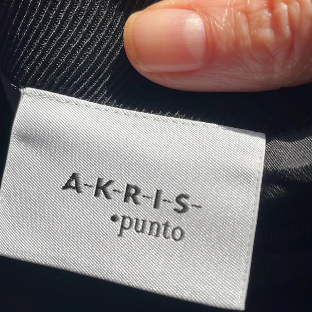 Akris Punto questions leave