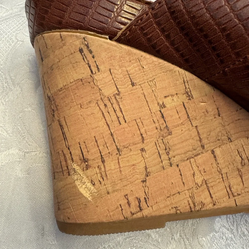 B.O.C. BOC Size 11M Nara Brown Embossed Wedge Sandal Comfort‎ Shoe