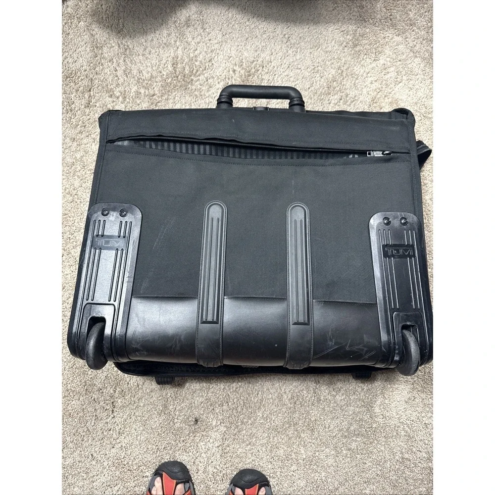 Tumi 2231d3 wheeled