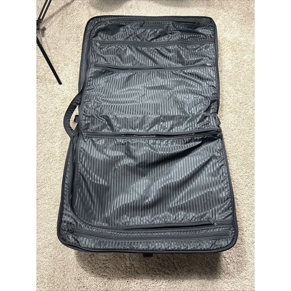 Tumi 2231d3 wheeled