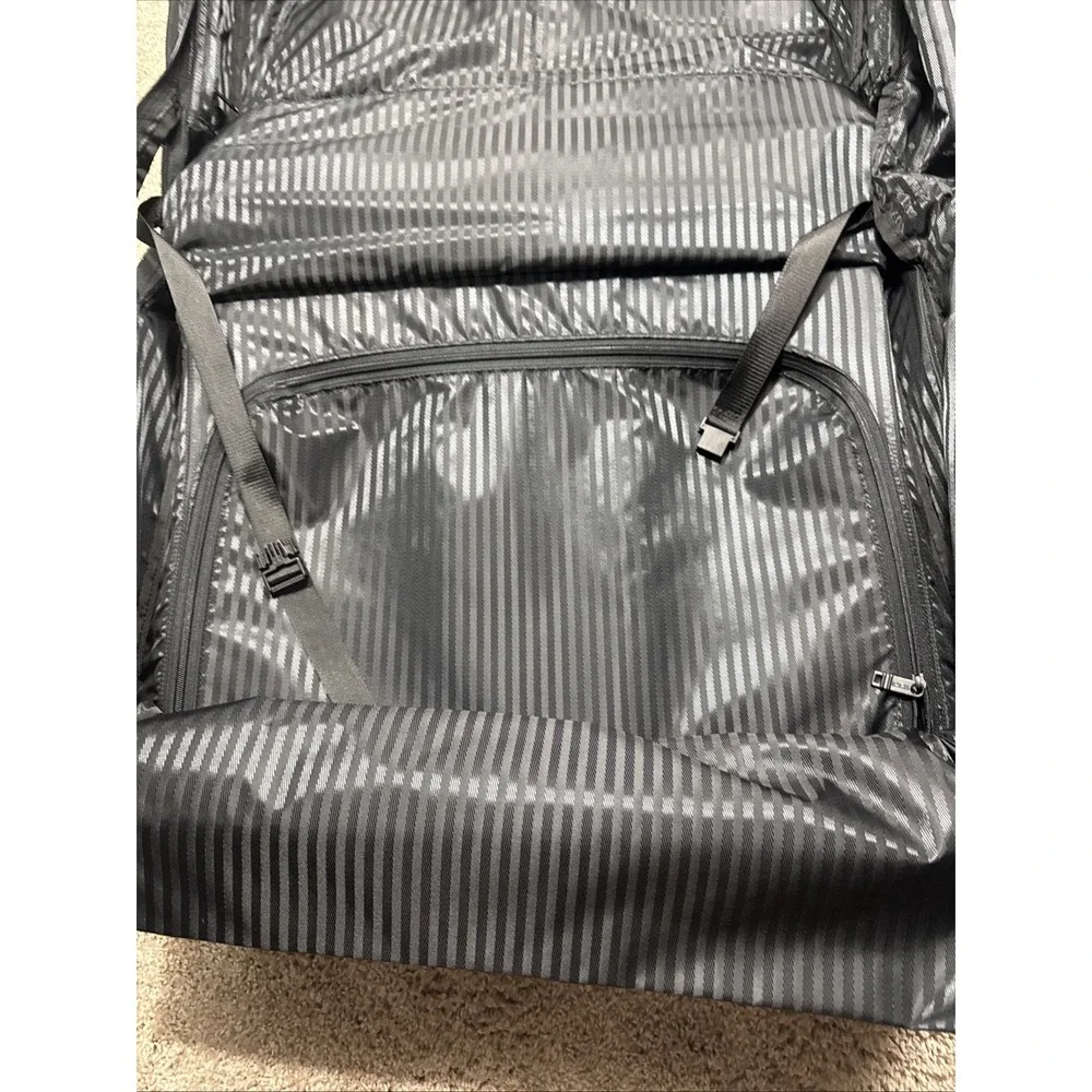 Tumi 2231d3 wheeled