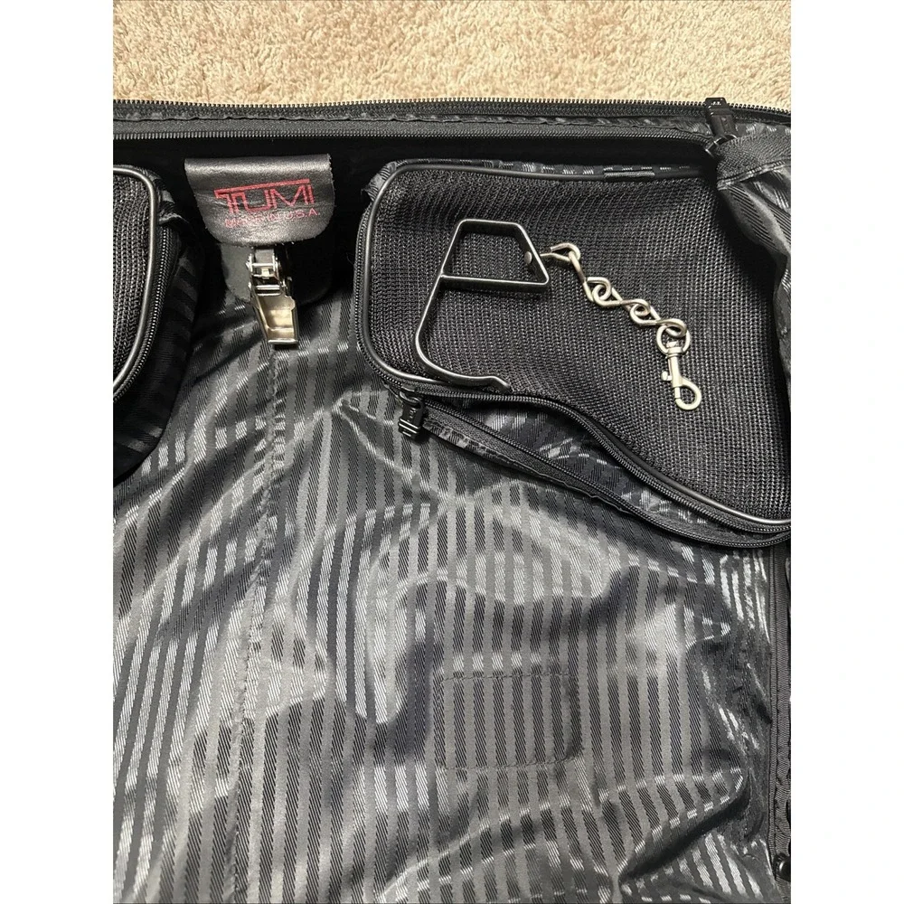 Tumi 2231d3 wheeled