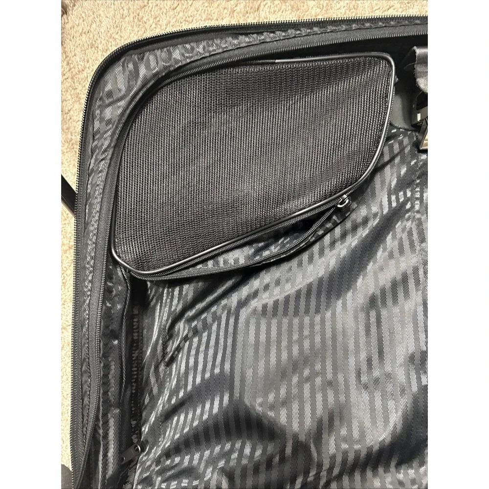 Tumi 2231d3 wheeled