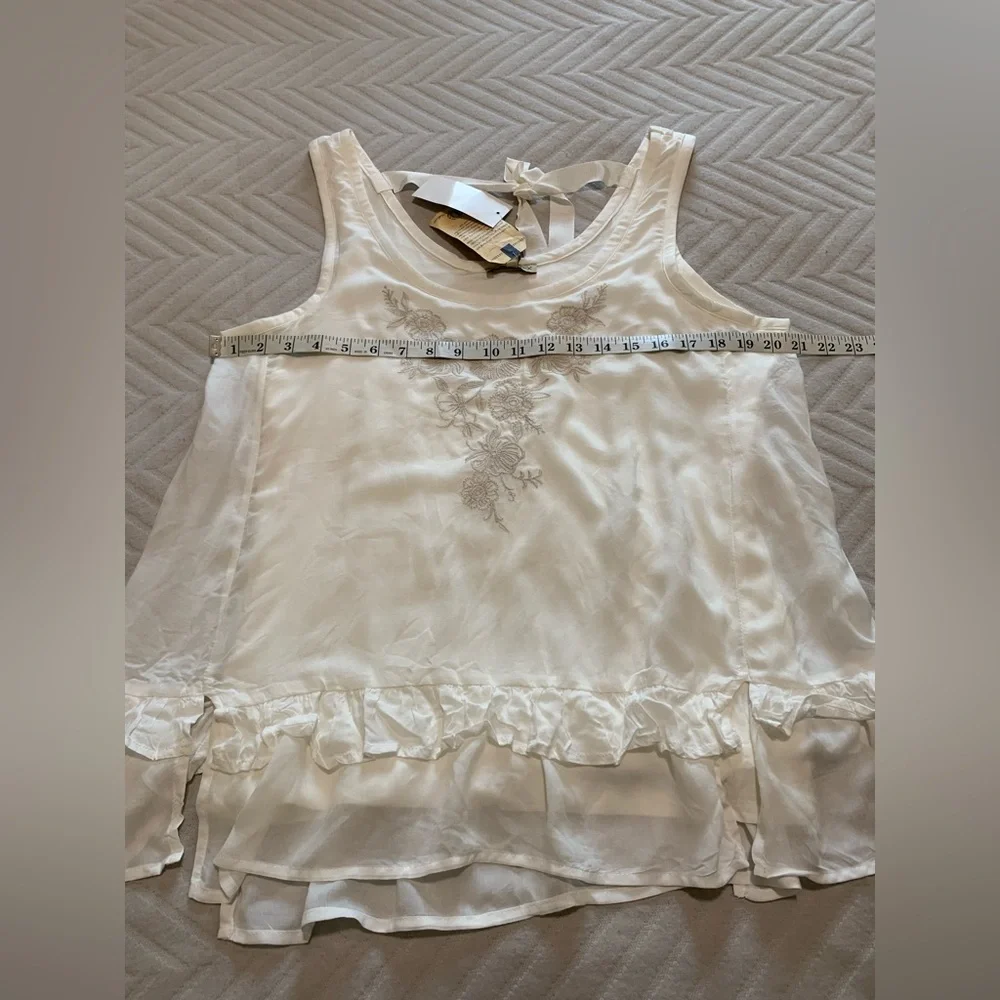 Democracy elegant ivory
