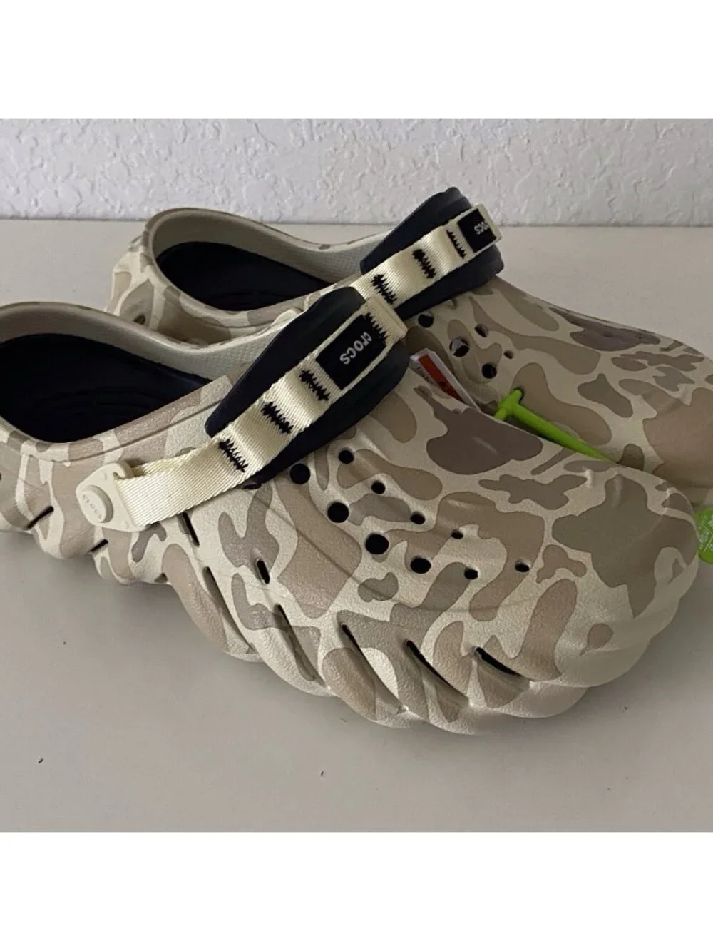 CROCS echo duck