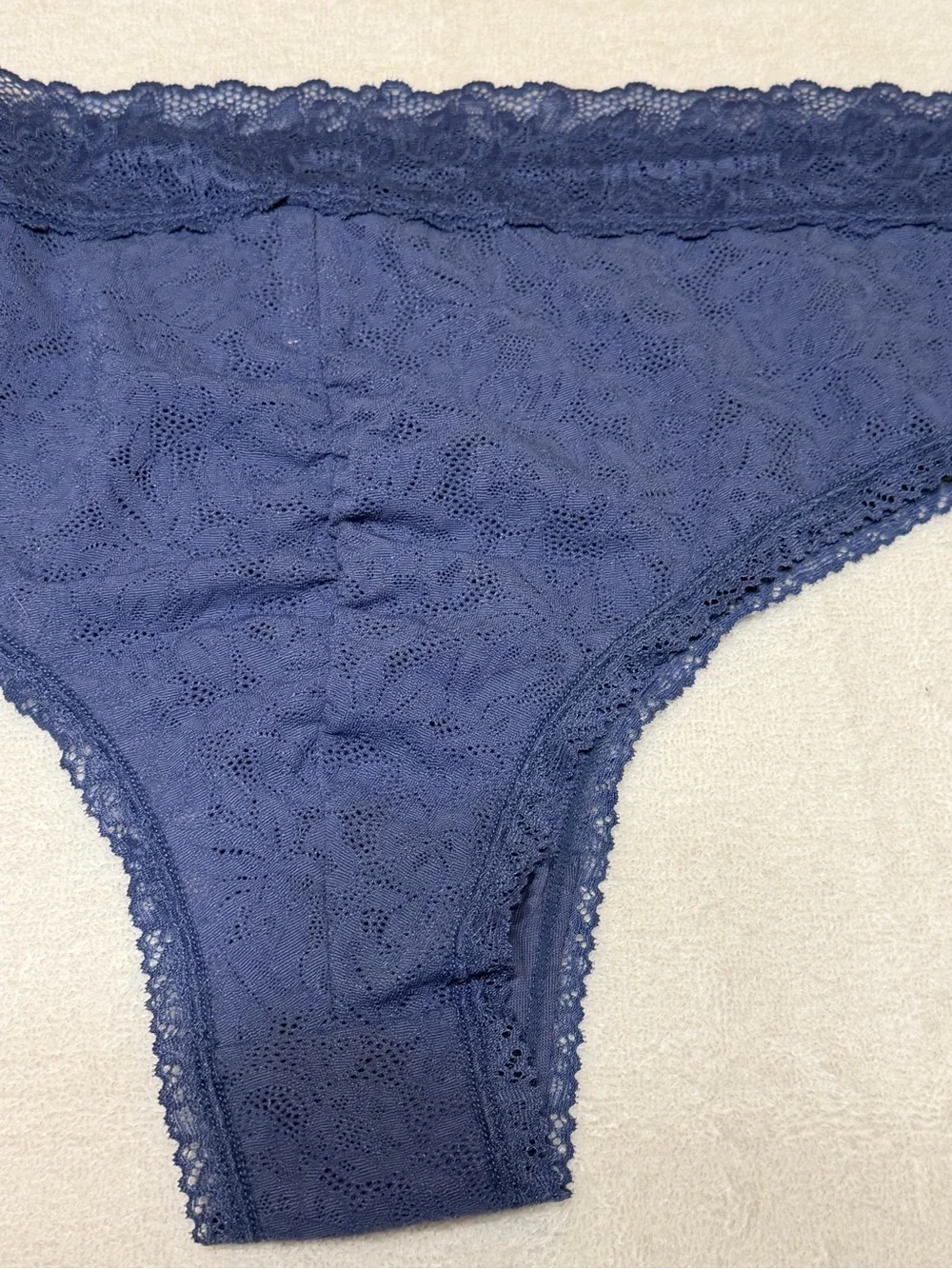 Cacique soft lace