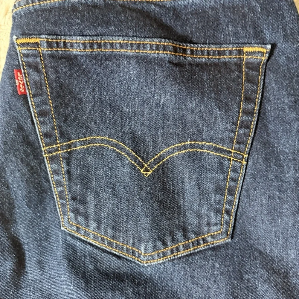 Levis item dark