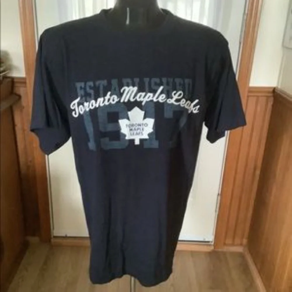 Toronto Maple Leafs Men's Black Short Sleeve Graphic Tee