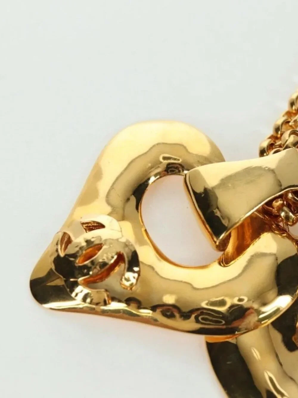 CHANEL brand	chanel color	gold