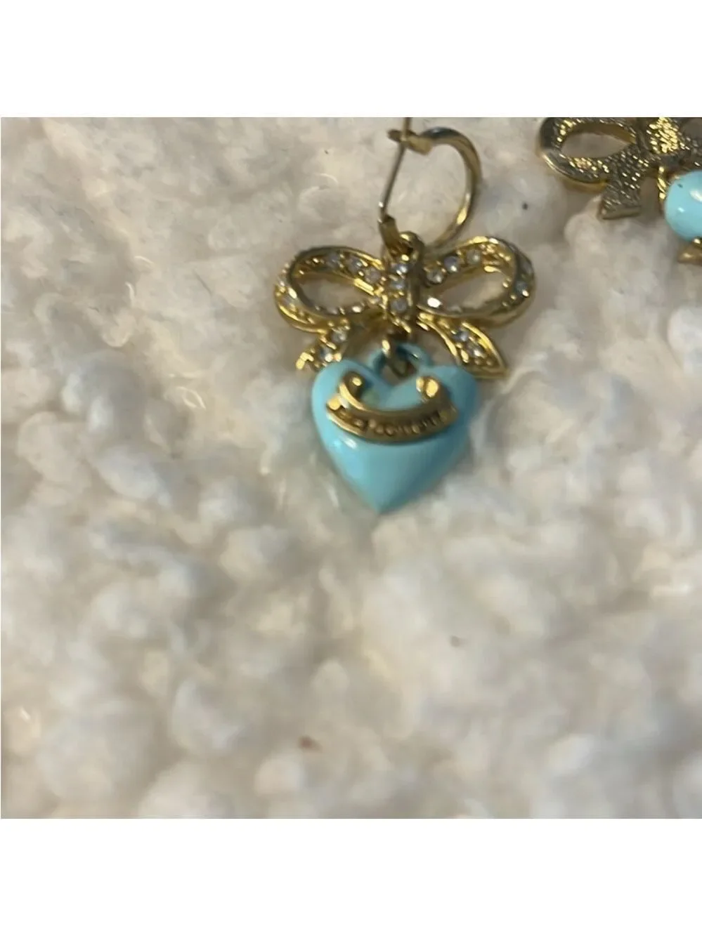 Juicy Couture elegant gold