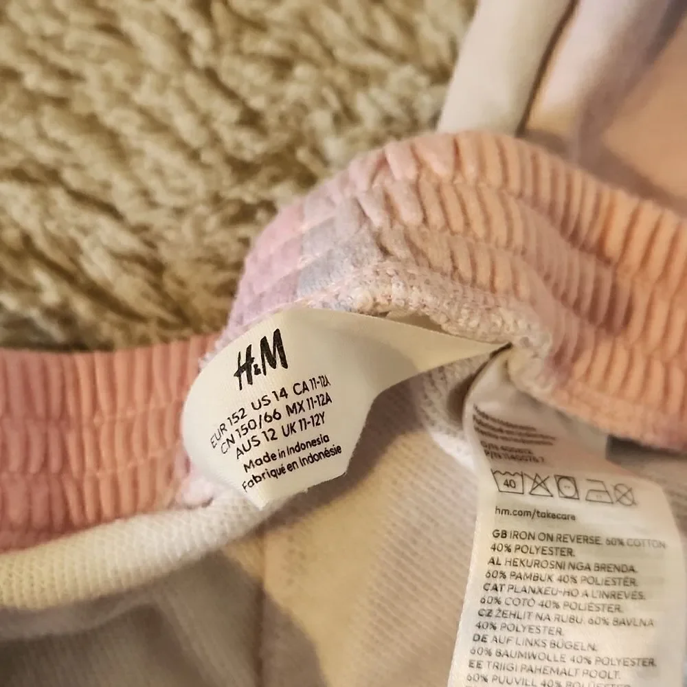H&M tye died