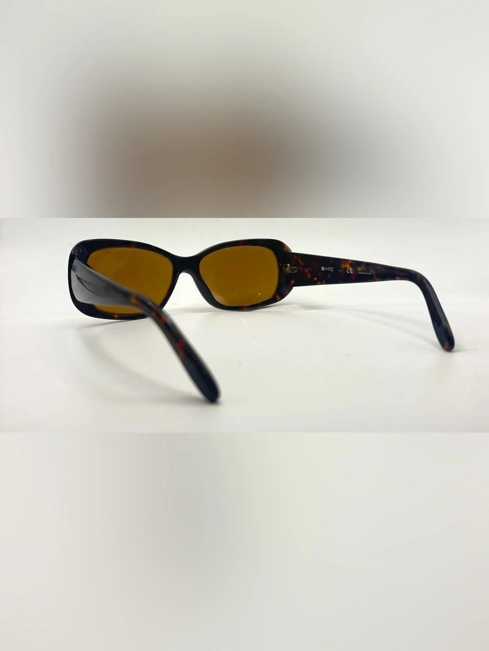 Vogue listing pair