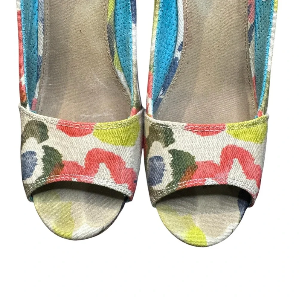 Toms brand style