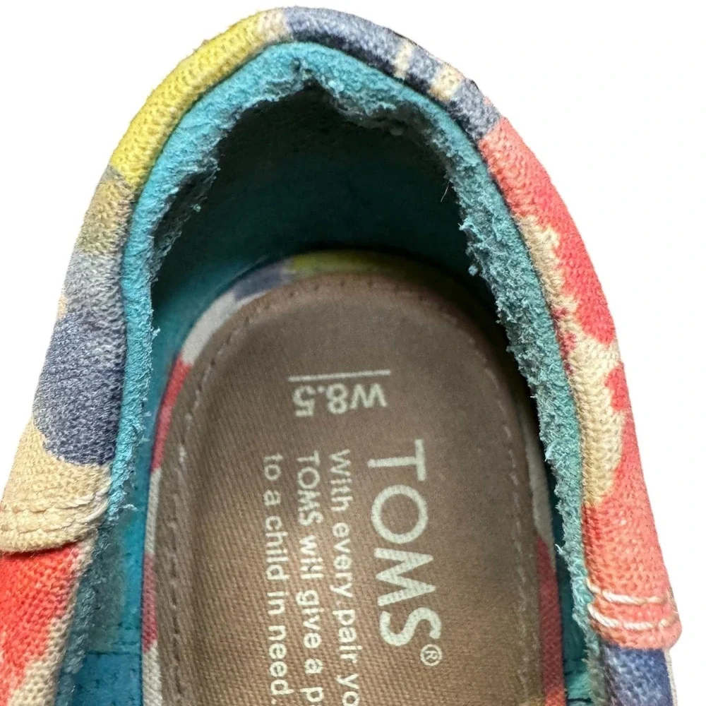 Toms brand style