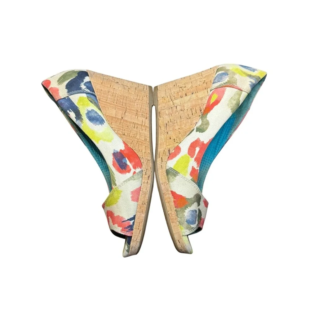 Toms brand style