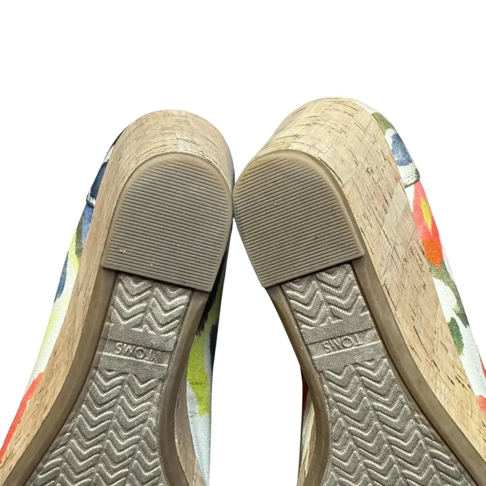 Toms brand style