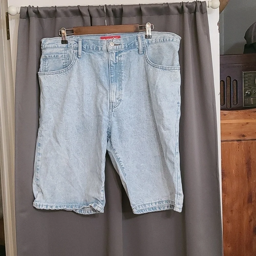 Levi's Mens‎ Shorts Denin Light Wash Pockets Sz. 40x12 EUC