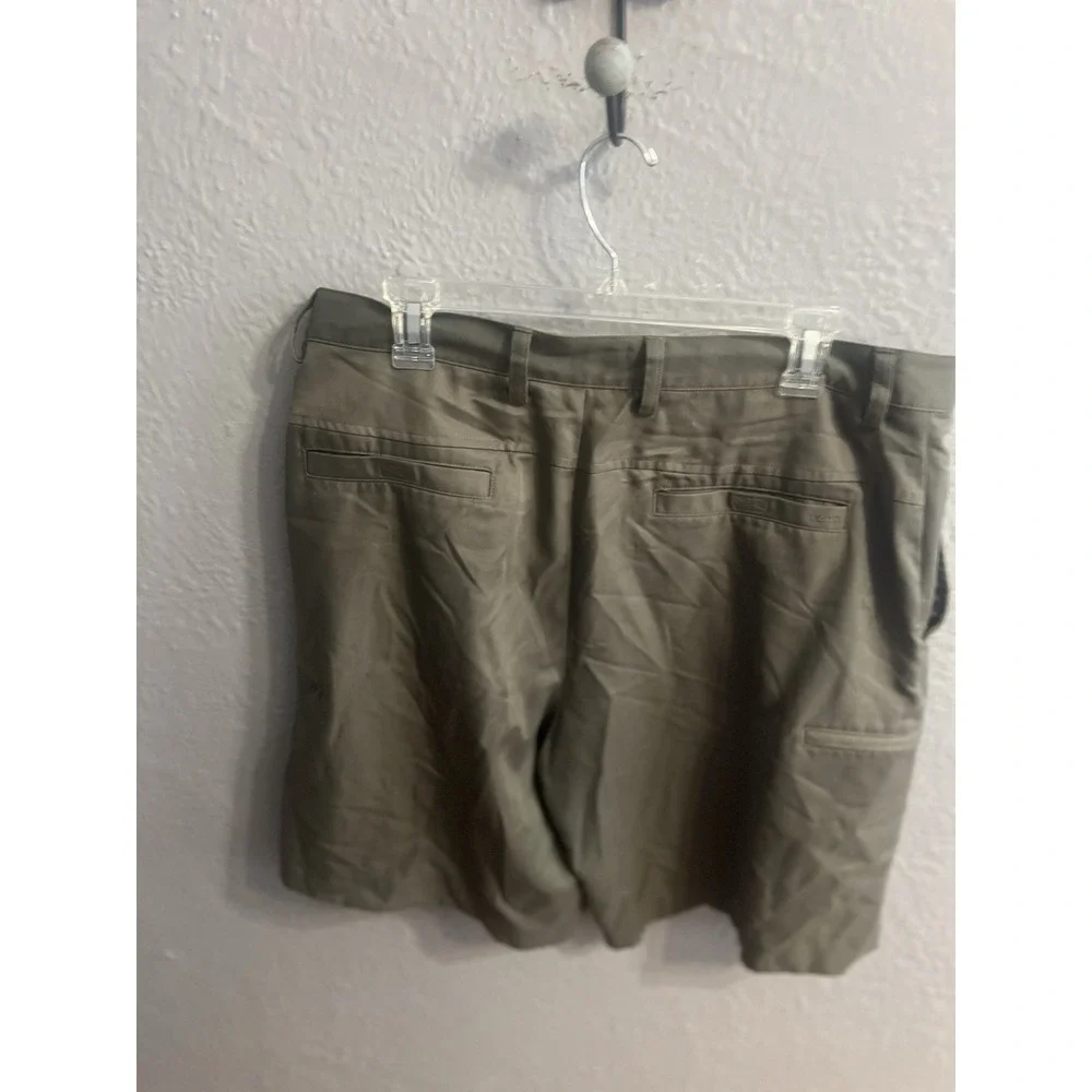 IZOD XFG Cargo Golf‎ Shorts Men 36 Army Green Inseam 9 Inches