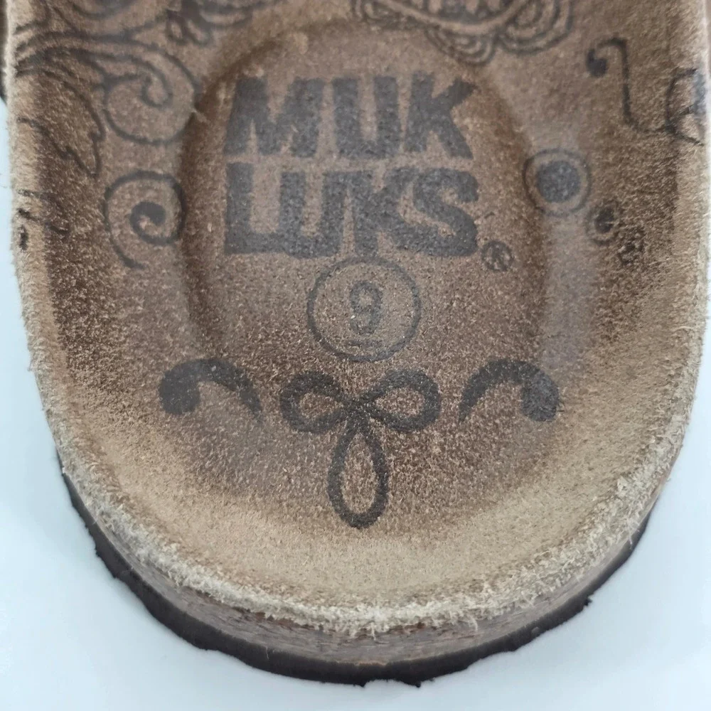 Muk Luks molded consists round