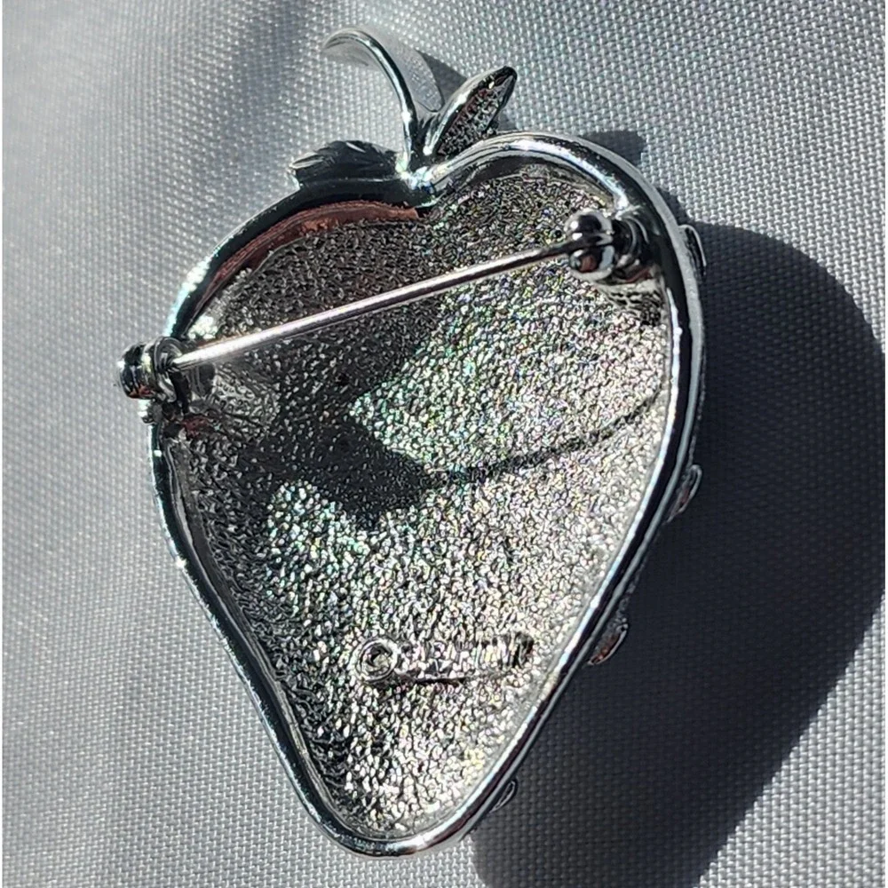 Sarah Coventry Ice Strawberry Brooch Vintage‎ Fruit Pin Silver Tone Textured