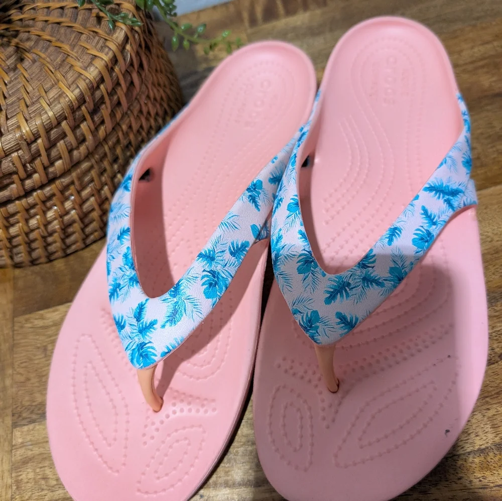 CROCS or 11 pre