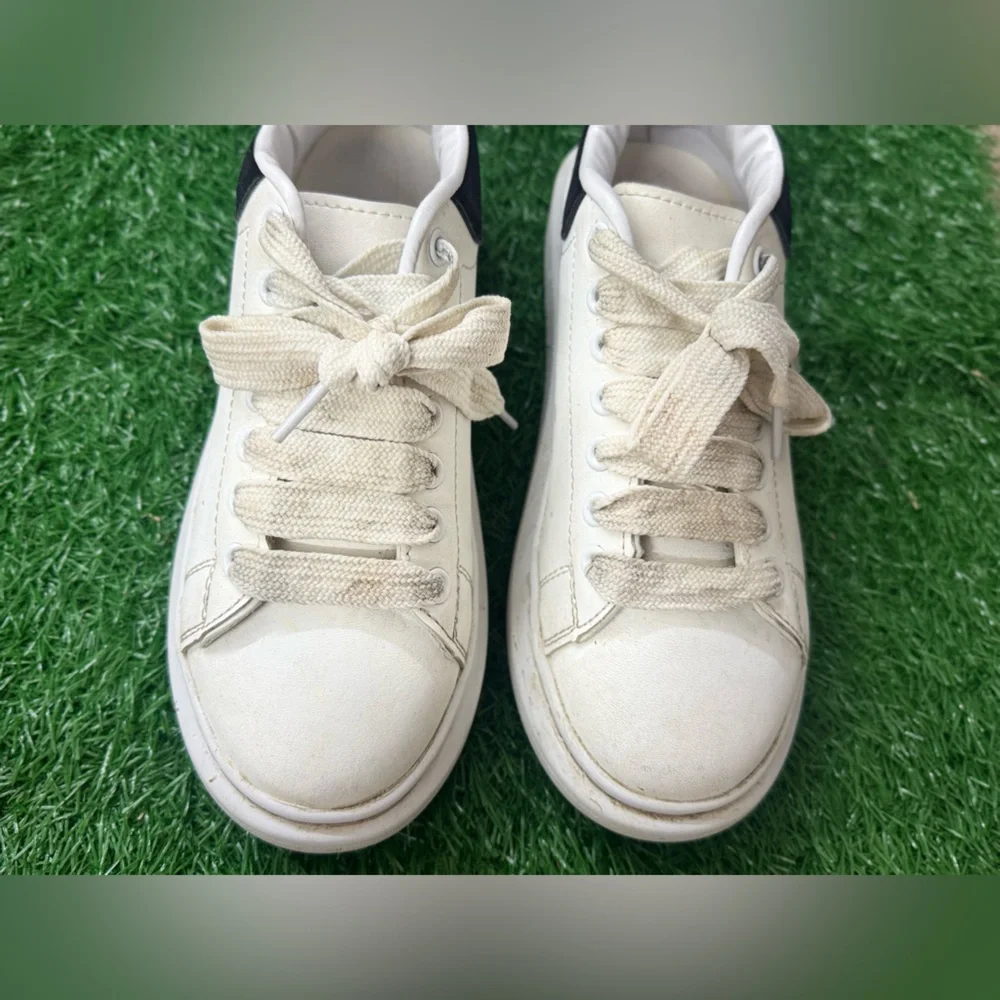 Alexander McQueen excellent preowned