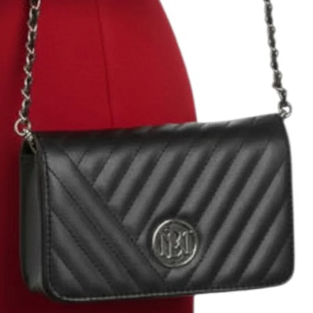 Badgley Mischka excellent not