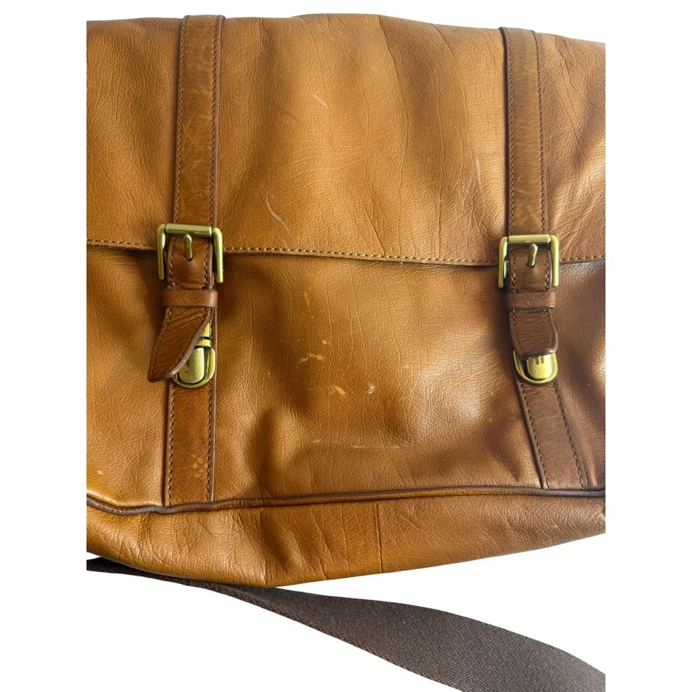 Fossil supple leather