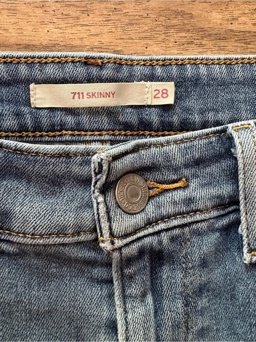 Levis levi’s 711