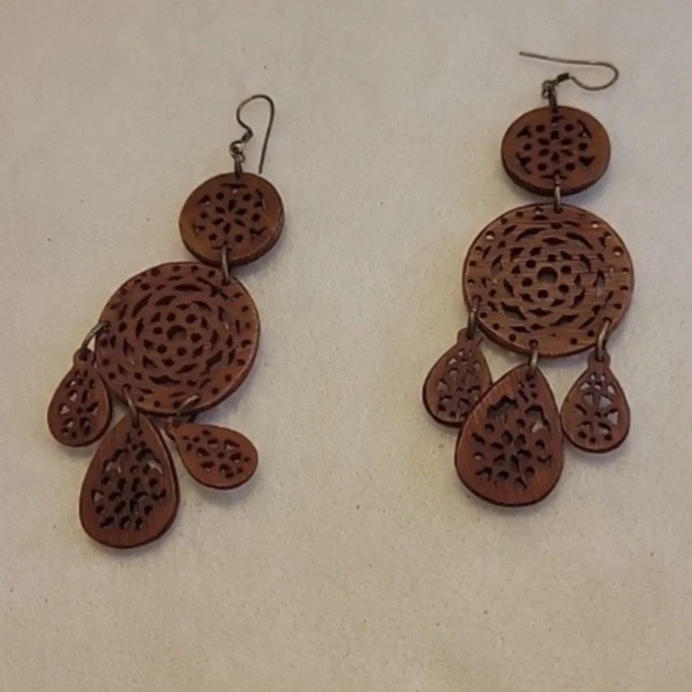 Unbranded dangling pierced