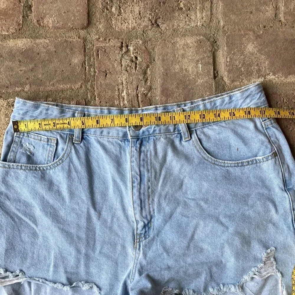 Cotton:On High Rise Ripped Five Pocket Light Wash Shorts Size 12