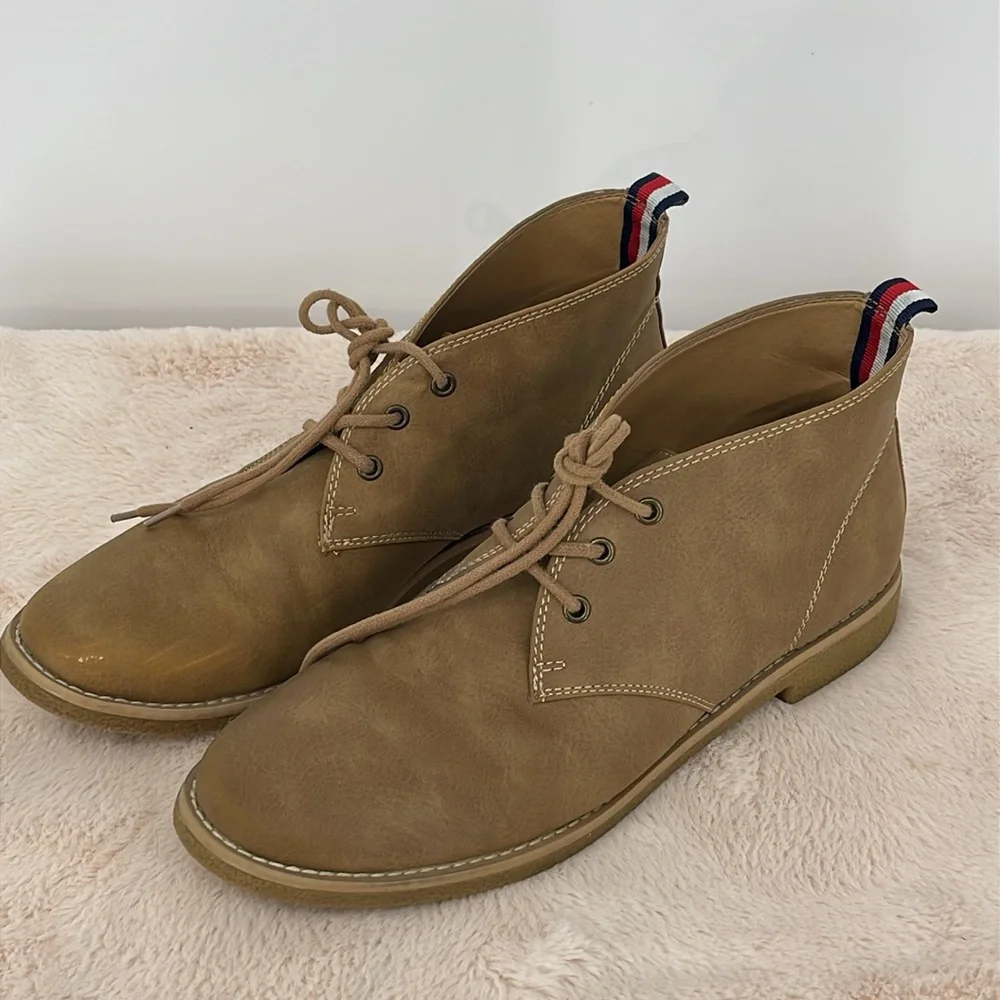 Tommy Hilfiger stylish tan
