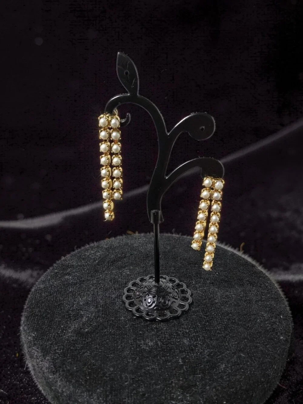 vintage gold tone faux pearl lined drop/dangle earrings
