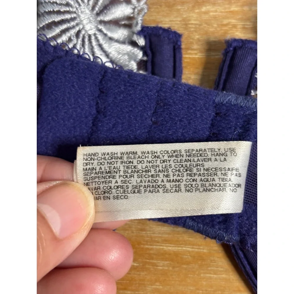 Wacoal closure floral