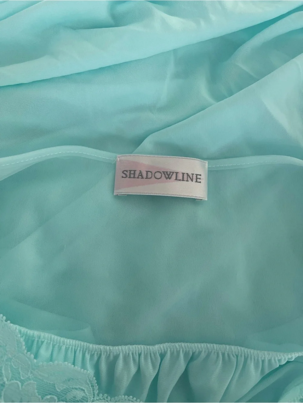 Shadowline light aqua