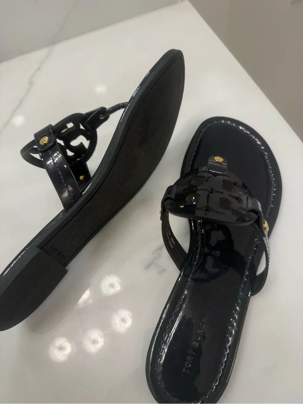 Tory Burch toe stud post