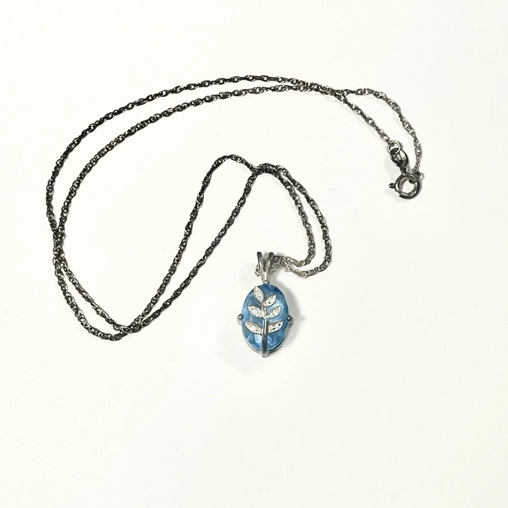 Avon Sterling Silver Blue Stone Leaf Pendant Necklace