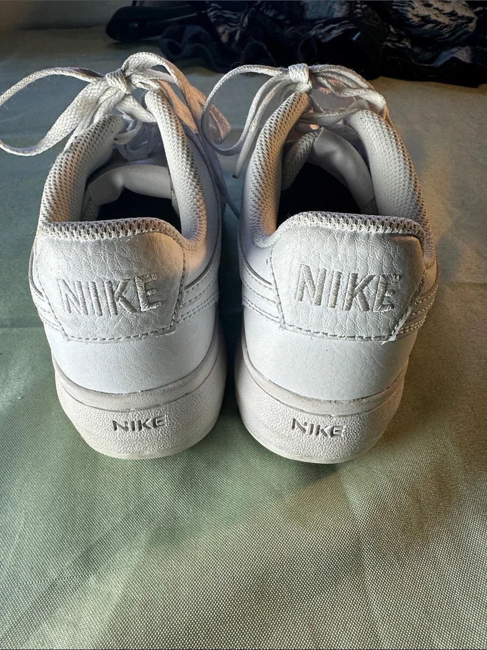 Nike classic low