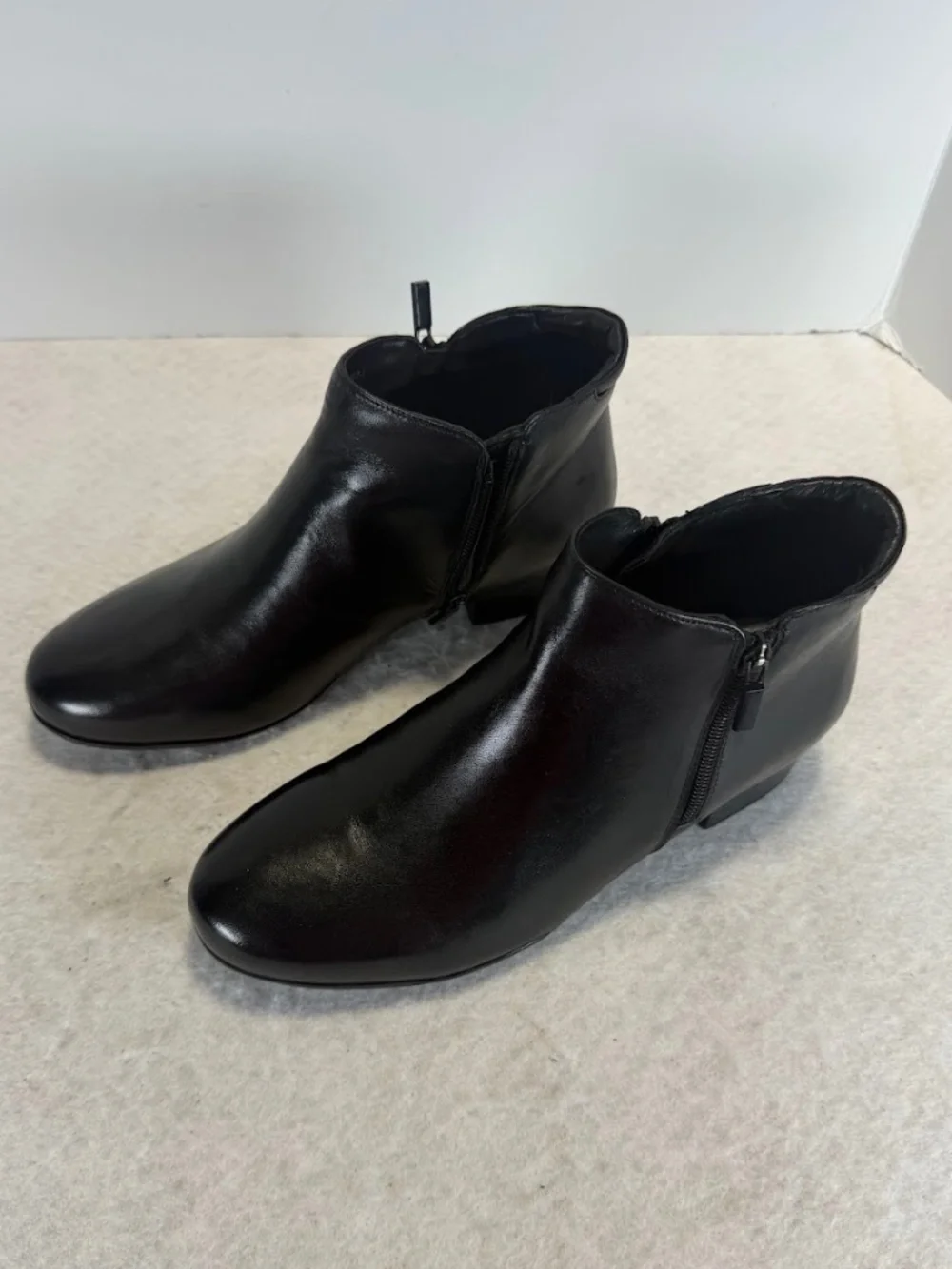 Trotters Womens 10.5W Black Leather Ankle Boots Side Zip Comfort Booties NWOT