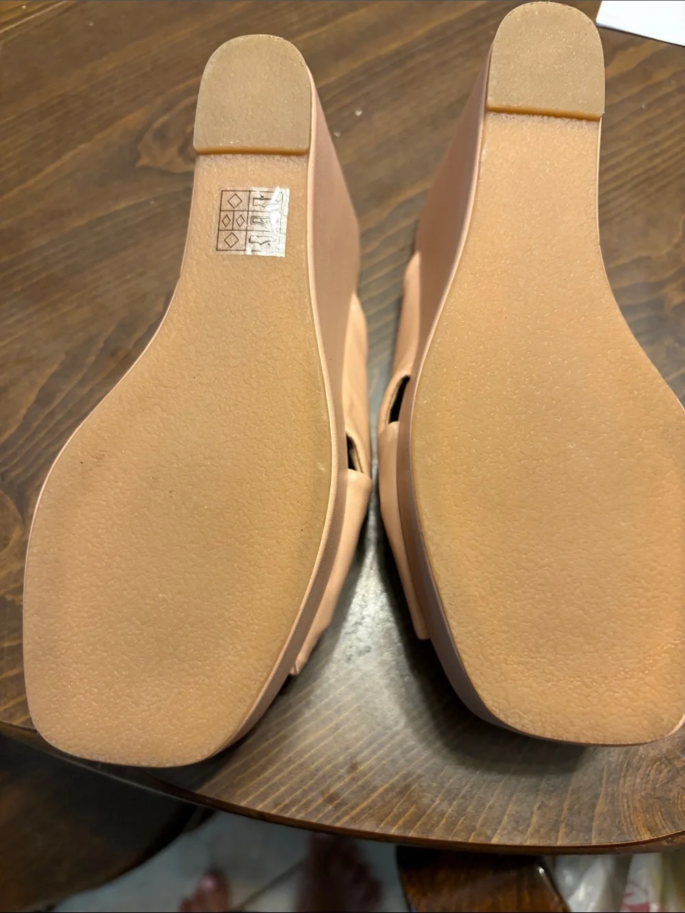 Dkny stylish knotted