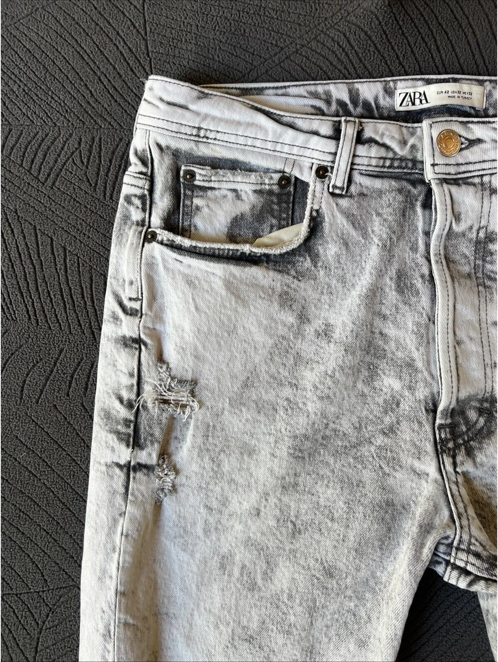 Zara Women’s Jeans Distressed acid Wash  - 1155-2B