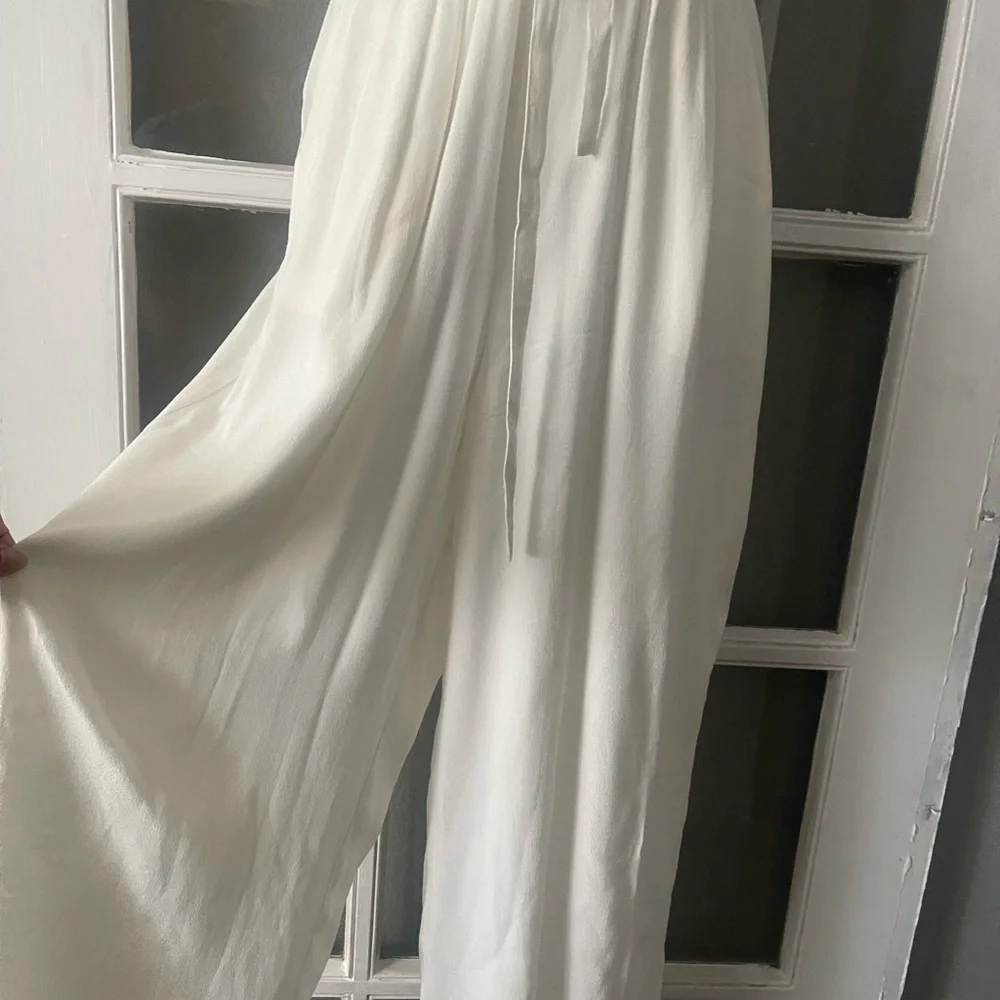 Greylin White Sleeveless‎ Jumpsuit