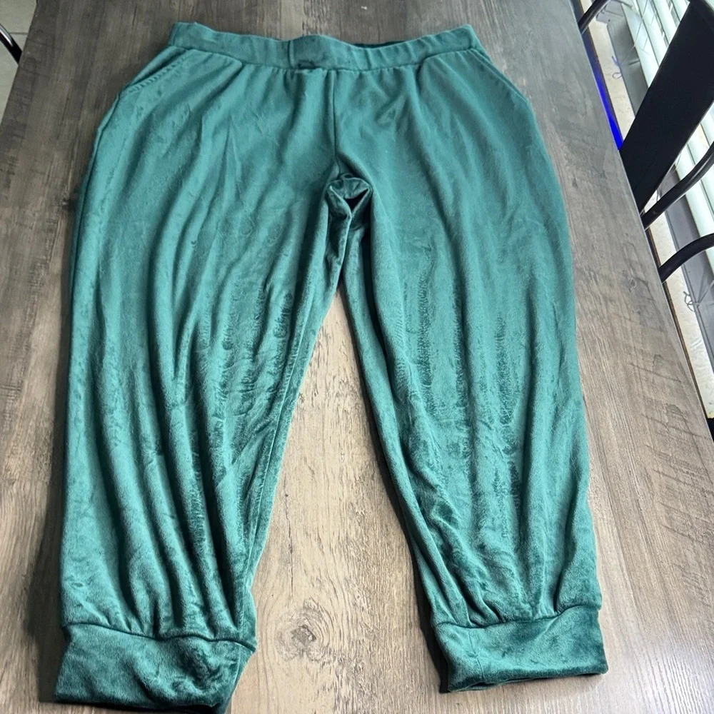 Magaschoni Green Zip-up Hoodie and Pant Velour Set