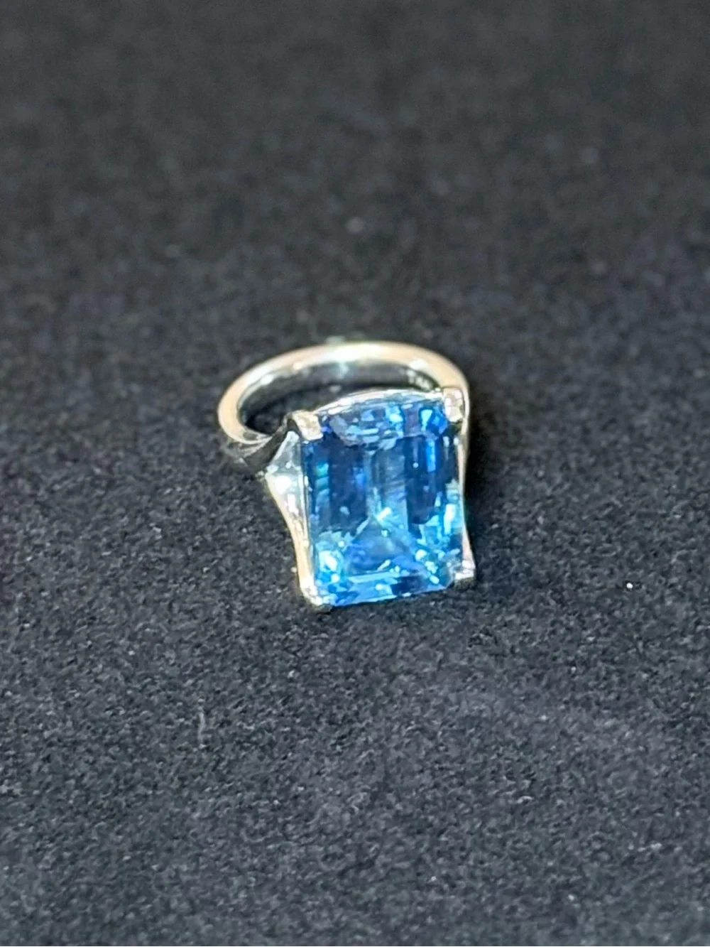 N/A elegant emerald