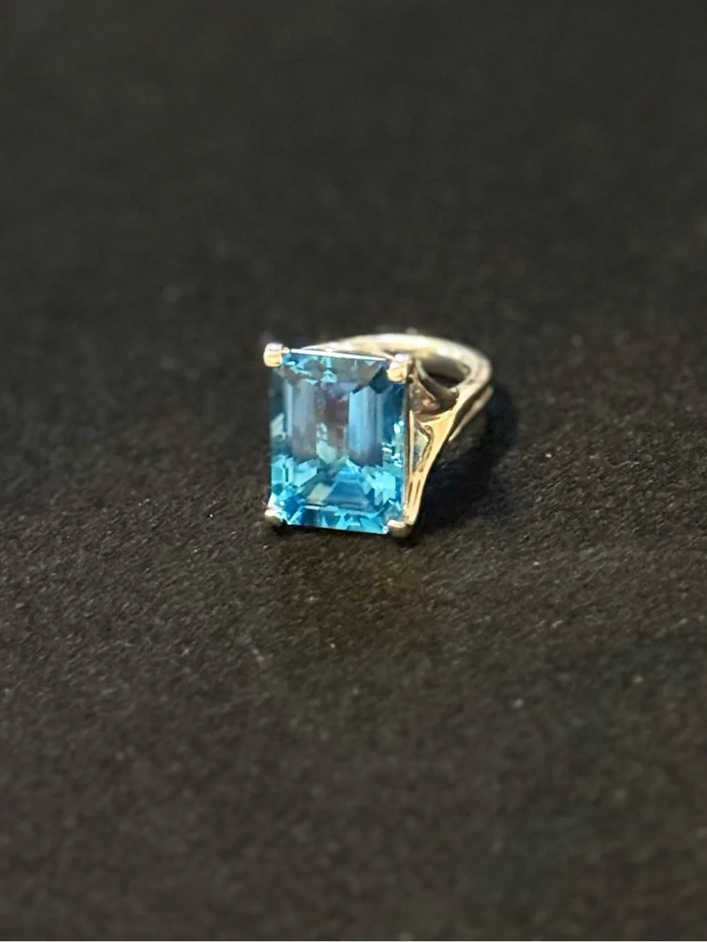 N/A elegant emerald