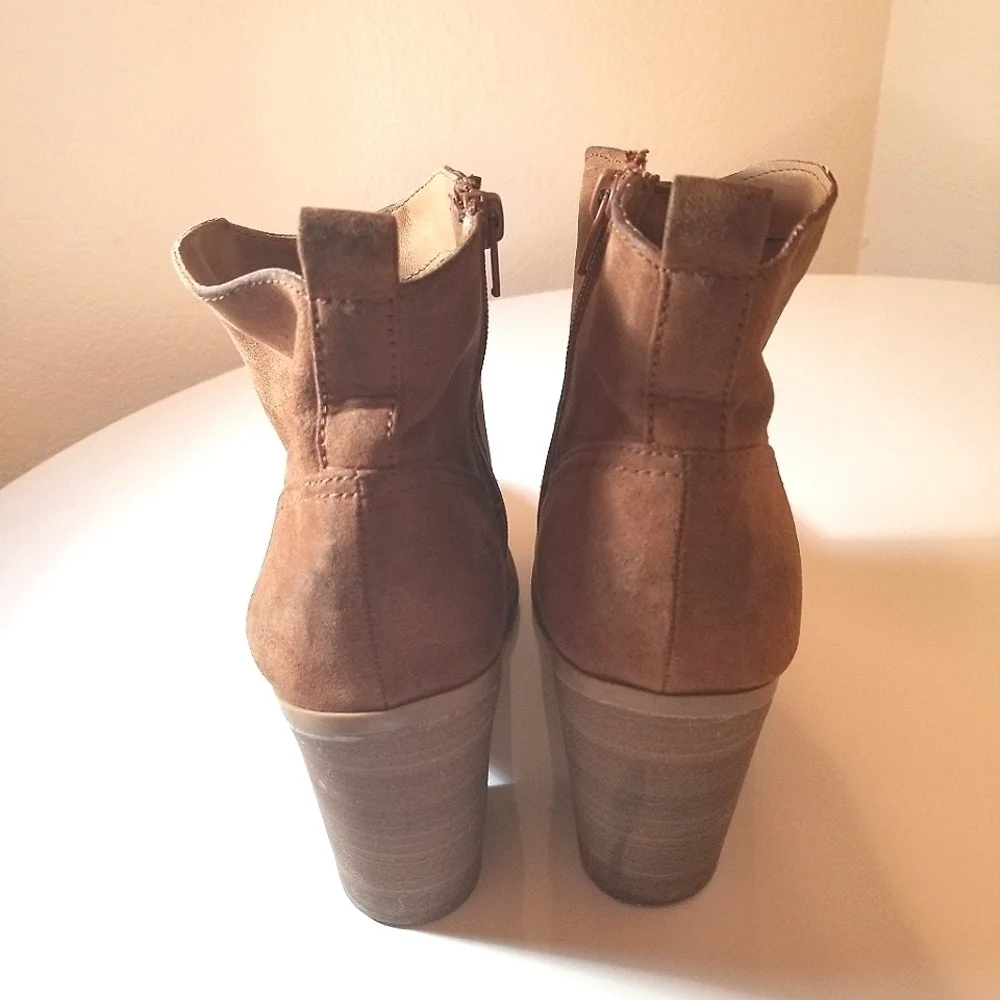 Universal Thread thread pair tan