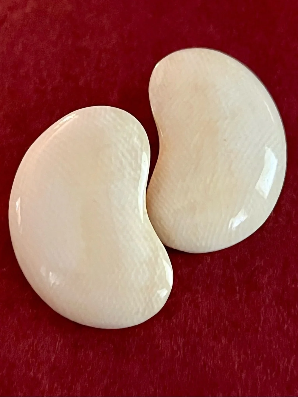 Vintage 70s Cream Kidney Bean Statement Stud Earrings Abstract Retro Costume