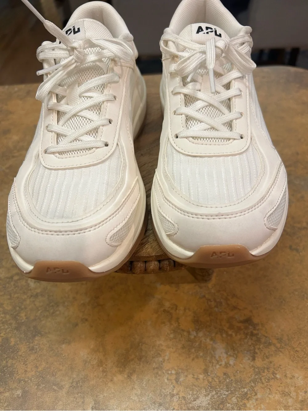 APL women jogger