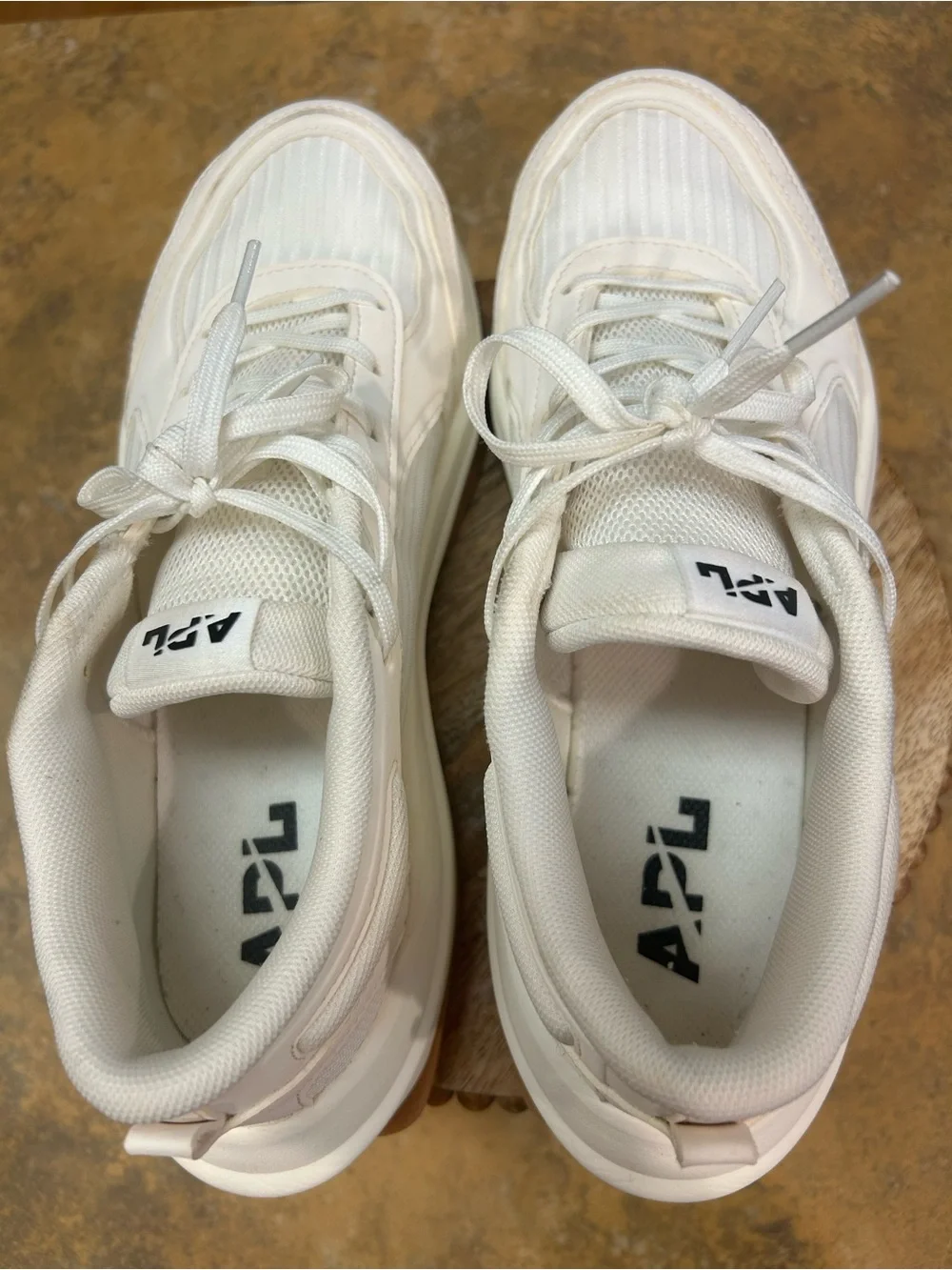 APL women jogger